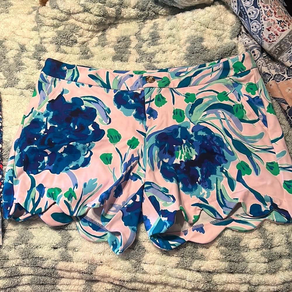 Lilly Pulitzer shorts scalloped hem